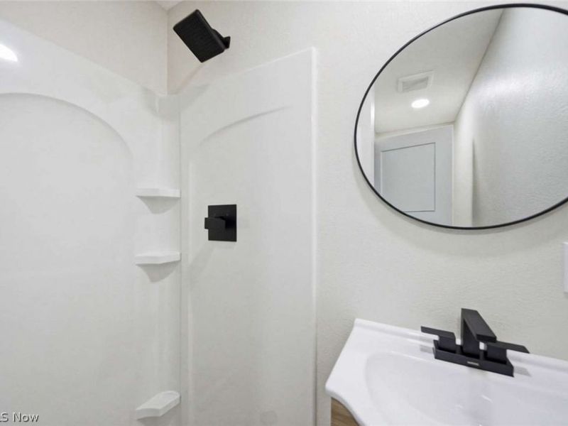 262 E 324th Street, Willowick, OH 44095 Photo 17