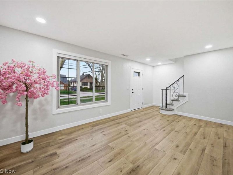 262 E 324th Street, Willowick, OH 44095 Photo 2