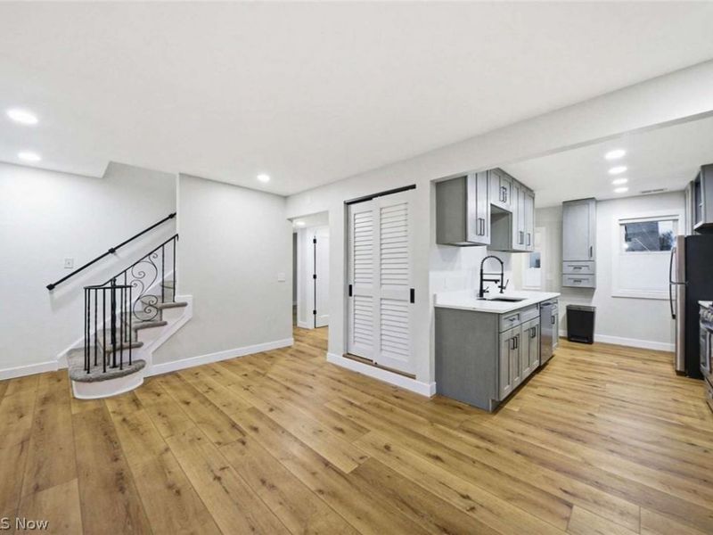 262 E 324th Street, Willowick, OH 44095 Photo 3