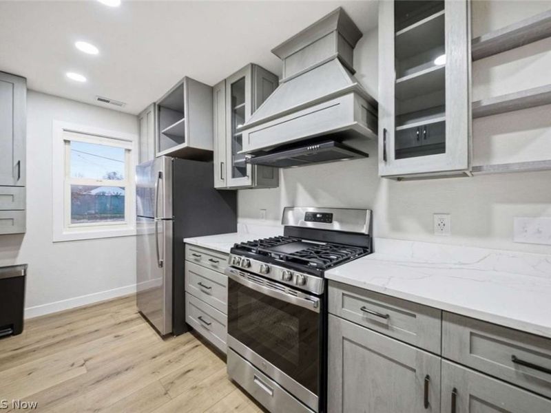 262 E 324th Street, Willowick, OH 44095 Photo 5