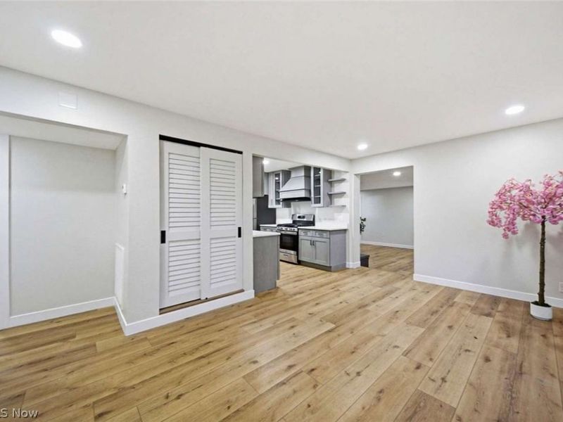 262 E 324th Street, Willowick, OH 44095 Photo 8