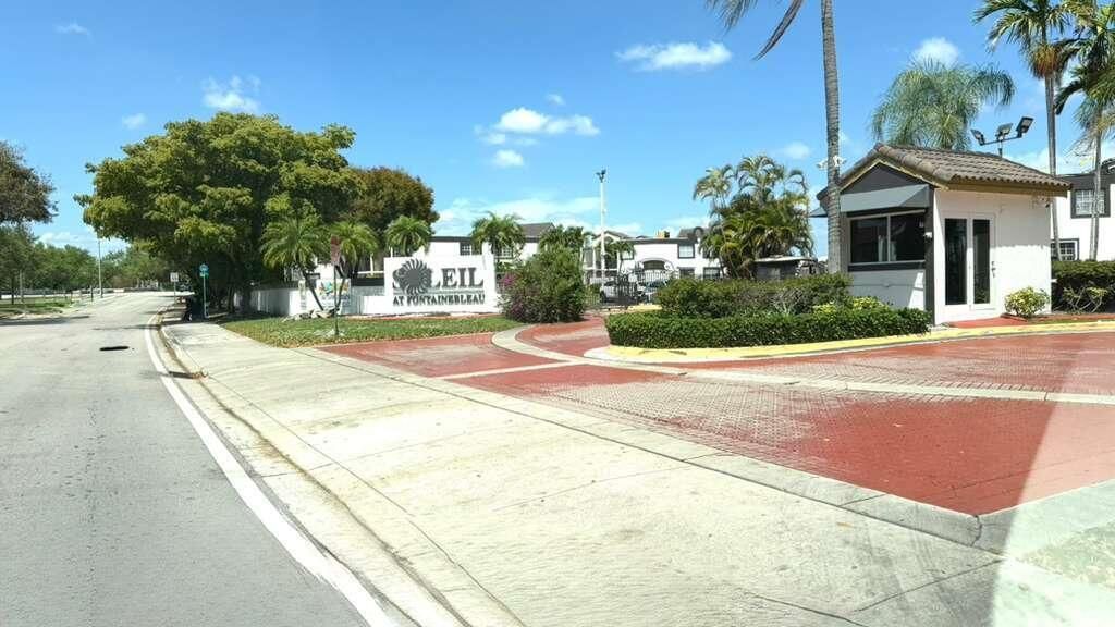 9711 Fontainebleau Boulevard, Unit D105, Miami, FL 33172 Photo