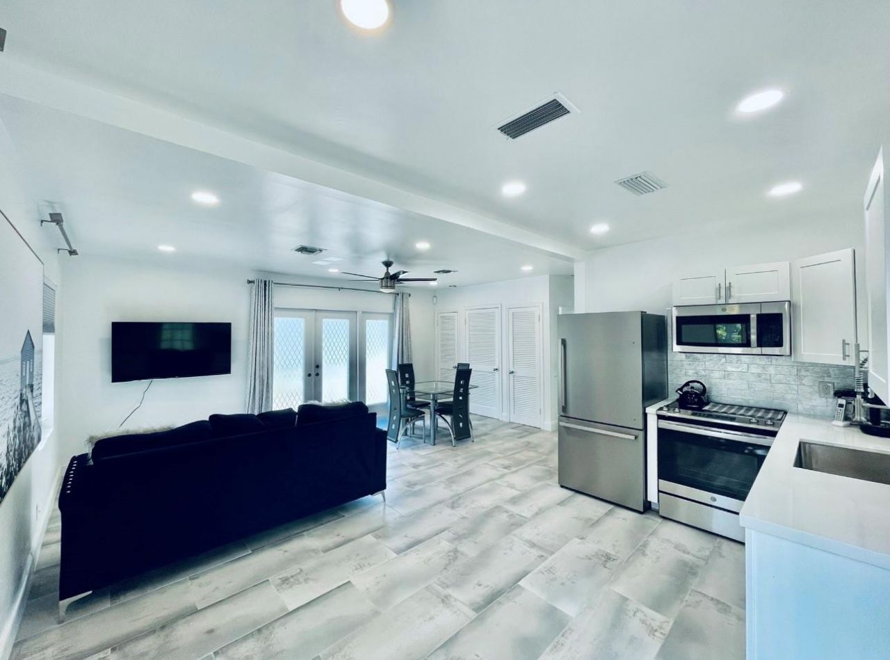 1742 NE 7th Street, Fort Lauderdale, FL 33304 Photo