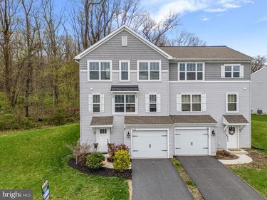 400 SMOKERING DRIVE, ROBESONIA, PA 19551