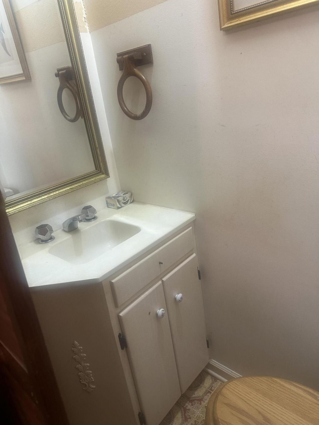 602 Klein Street Photo 8