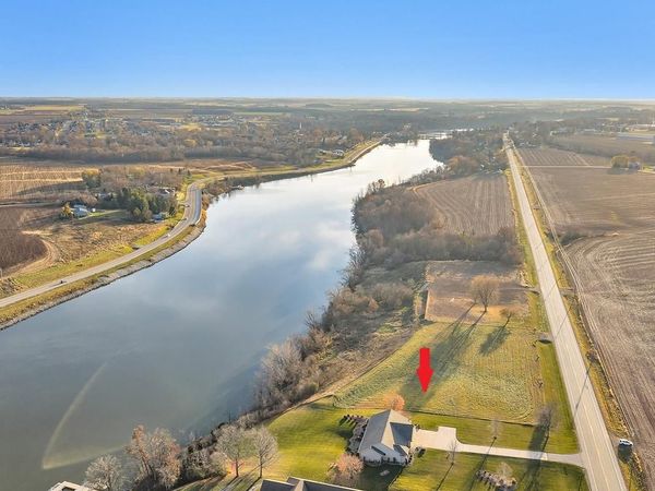 4225 LOST DAUPHIN ROAD, De Pere, WI 54115