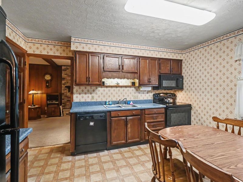 1020 Victoria Drive, Bucyrus, OH 44820 Photo 5