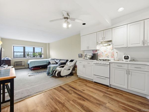 1910 Pelham Parkway S, Unit 4E, Bronx, NY 10461