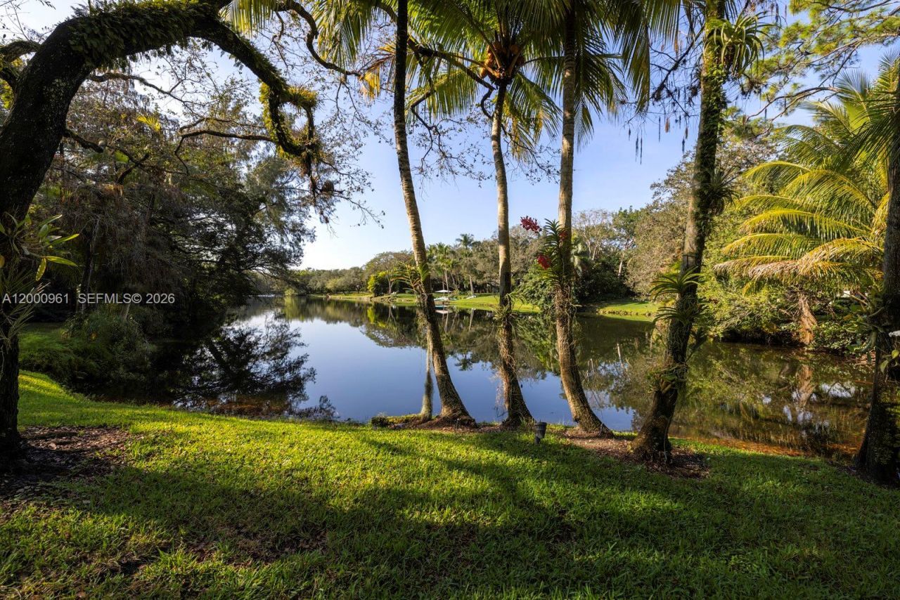 10100 Lakeside Dr, Coral Gables, FL 33156 Photo