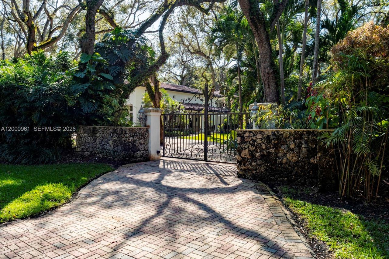 10100 Lakeside Dr, Coral Gables, FL 33156 Photo