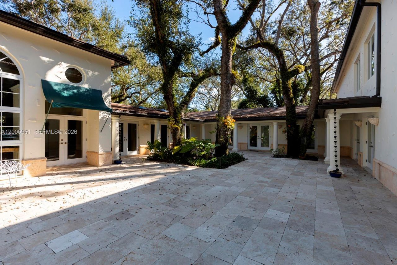 10100 Lakeside Dr, Coral Gables, FL 33156 Photo
