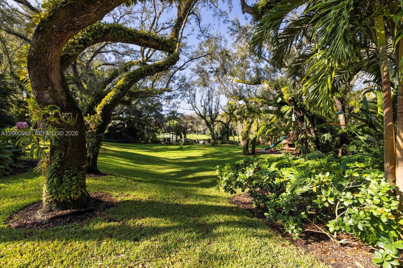 10100 Lakeside Dr, Coral Gables, FL 33156 Photo