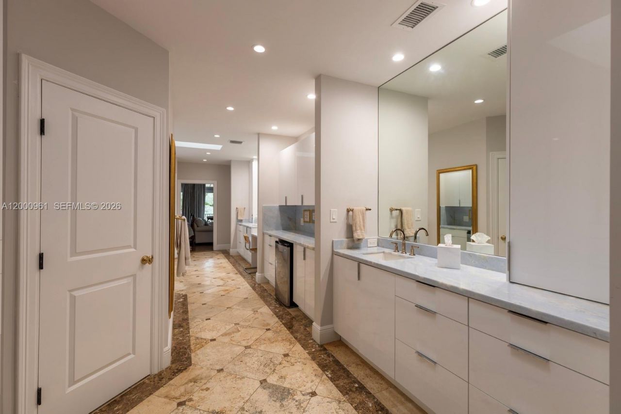 10100 Lakeside Dr, Coral Gables, FL 33156 Photo