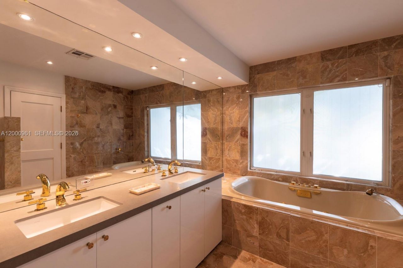 10100 Lakeside Dr, Coral Gables, FL 33156 Photo