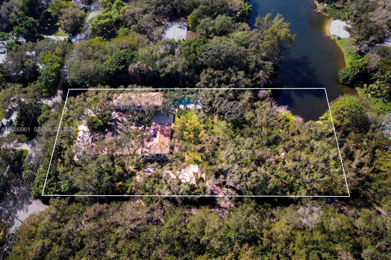 10100 Lakeside Dr, Coral Gables, FL 33156 Photo