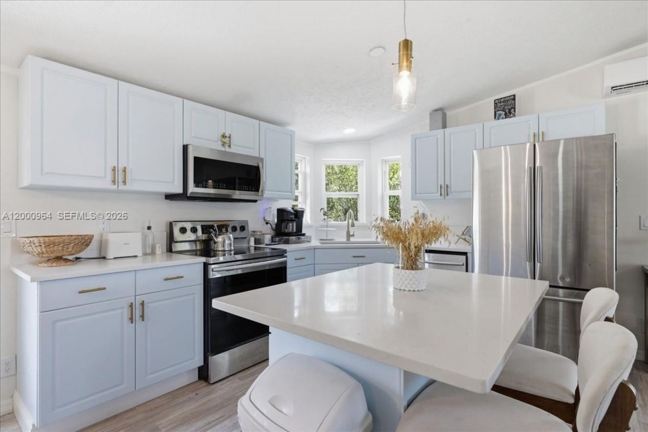 851 Arapaho, Fort Myers Beach, FL 33931 Photo
