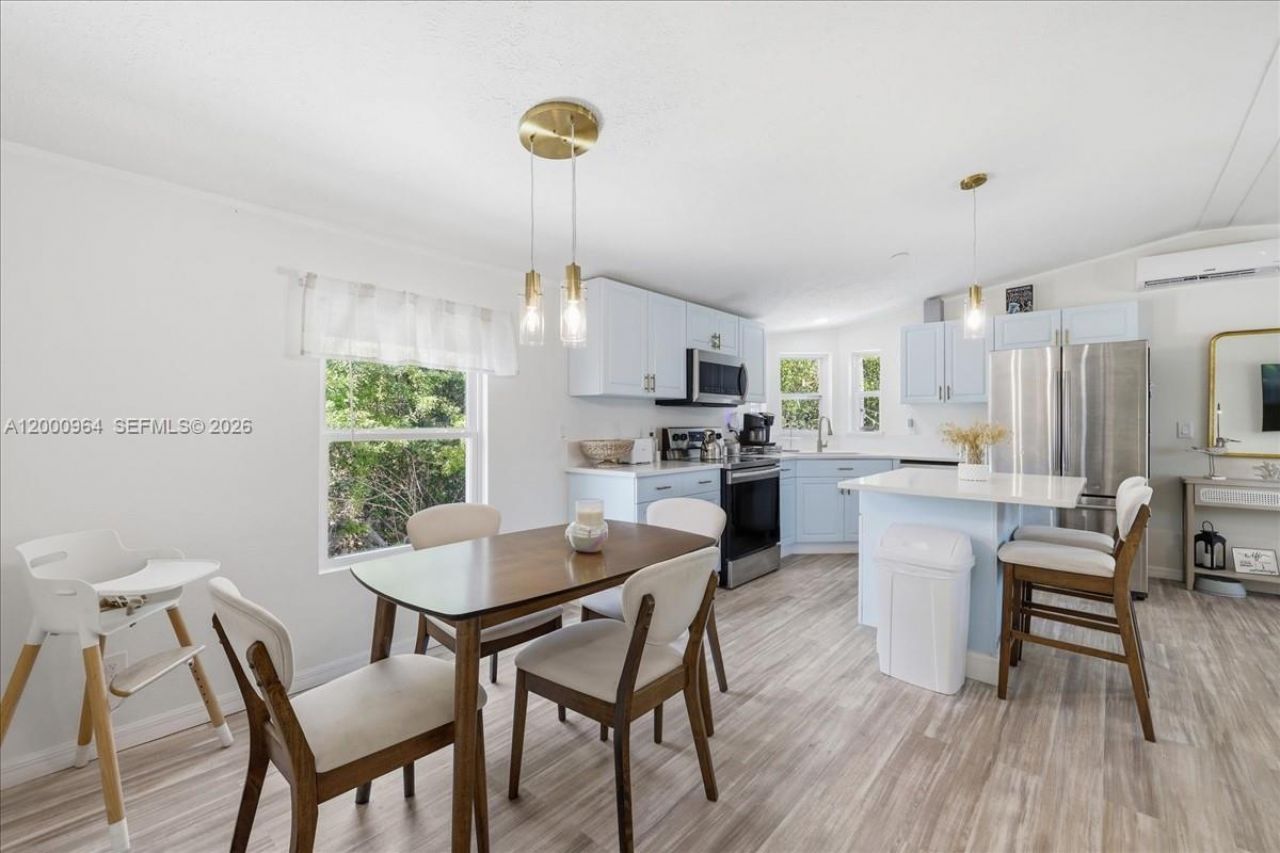851 Arapaho, Fort Myers Beach, FL 33931 Photo