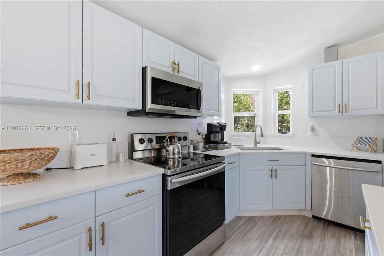 851 Arapaho, Fort Myers Beach, FL 33931 Photo
