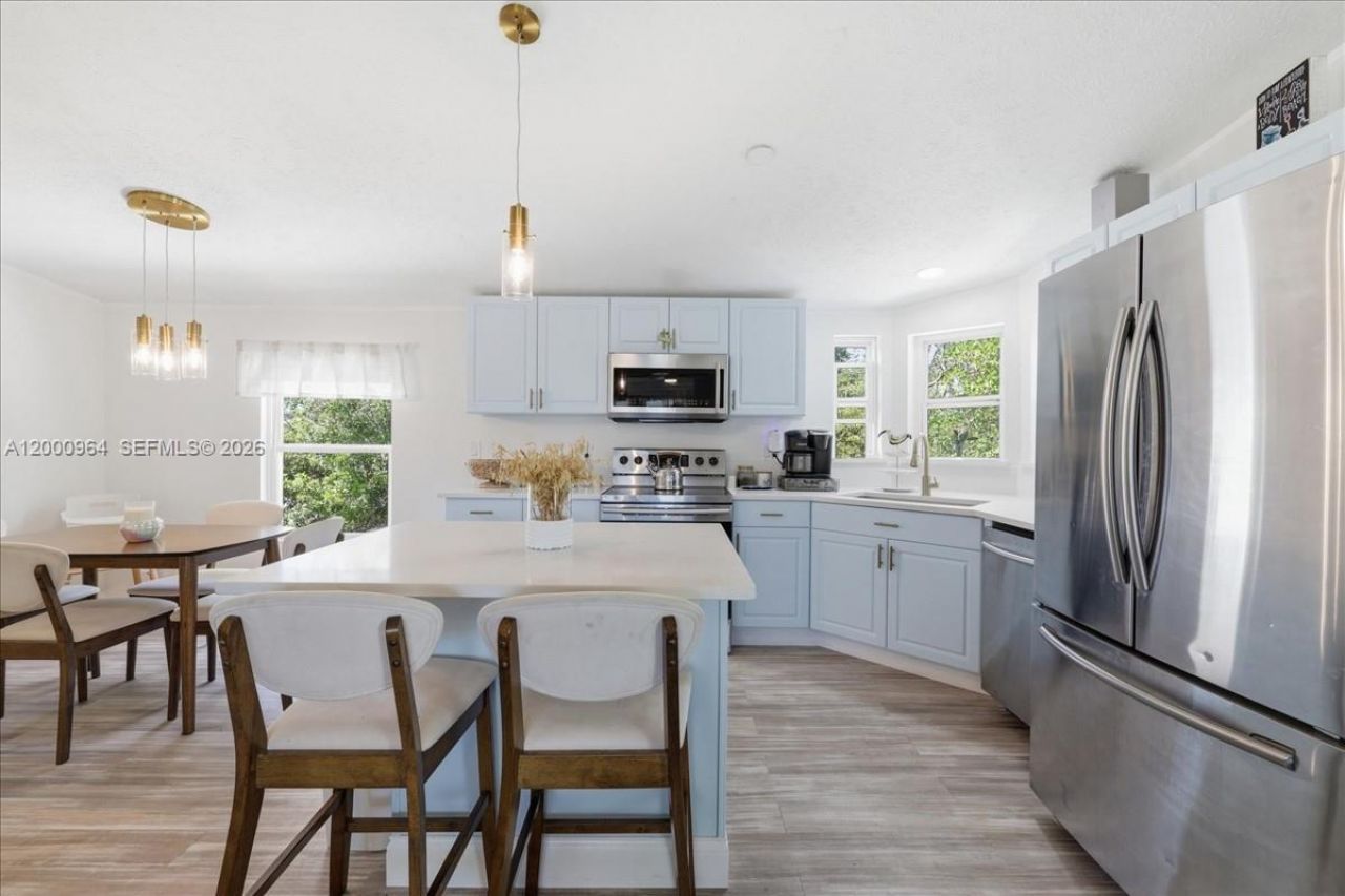 851 Arapaho, Fort Myers Beach, FL 33931 Photo