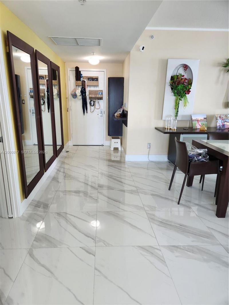 325 Biscayne Blvd, Unit 2523, Miami, FL 33131 Photo