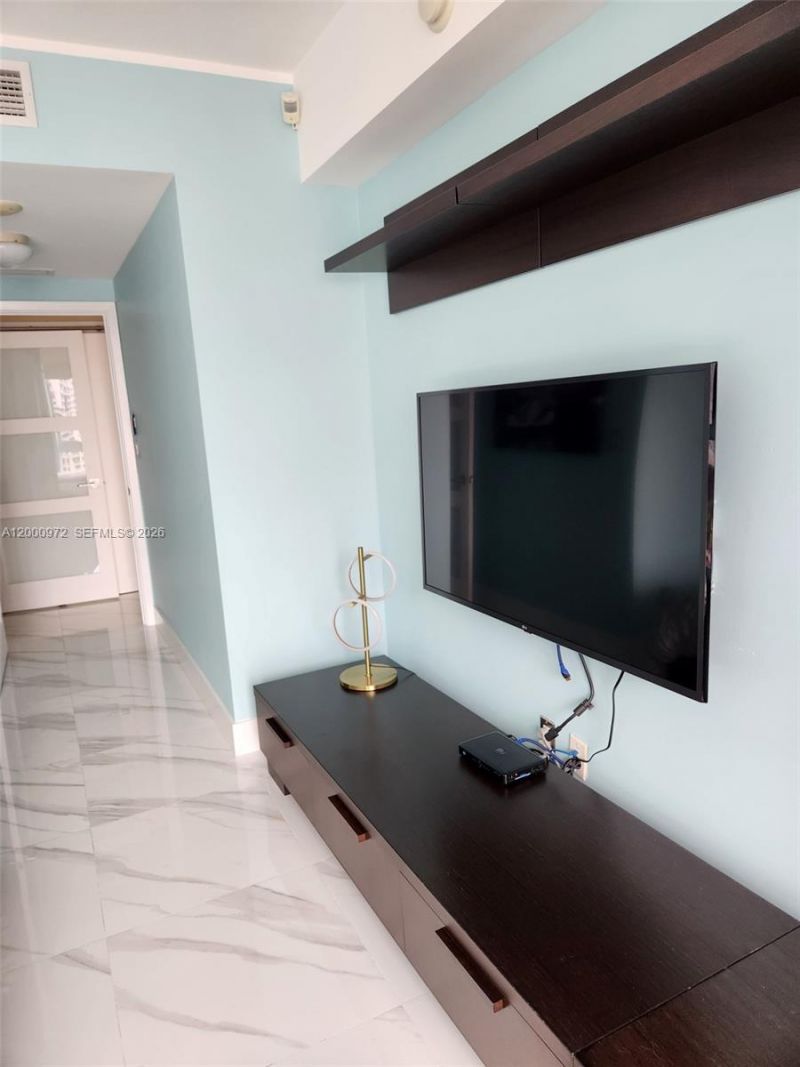 325 Biscayne Blvd, Unit 2523, Miami, FL 33131 Photo