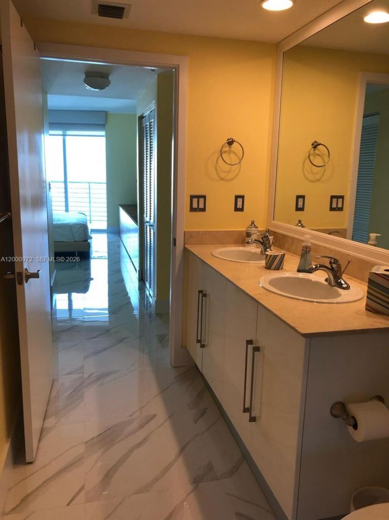 325 Biscayne Blvd, Unit 2523, Miami, FL 33131 Photo