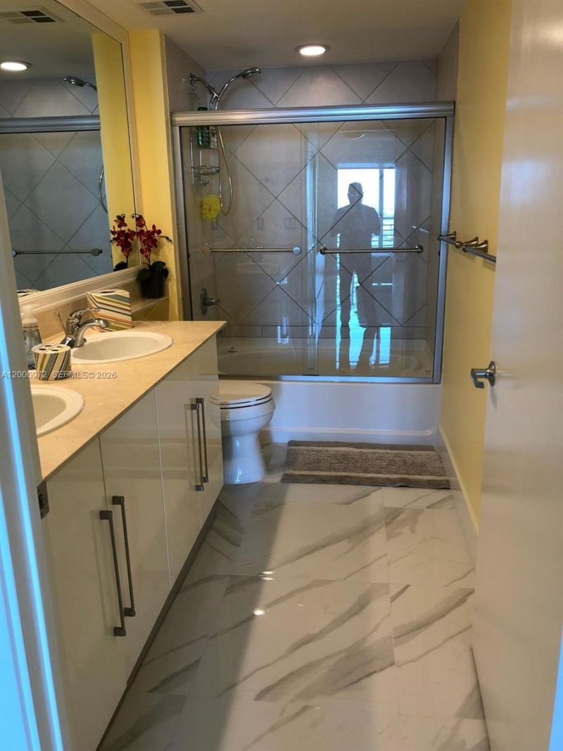 325 Biscayne Blvd, Unit 2523, Miami, FL 33131 Photo