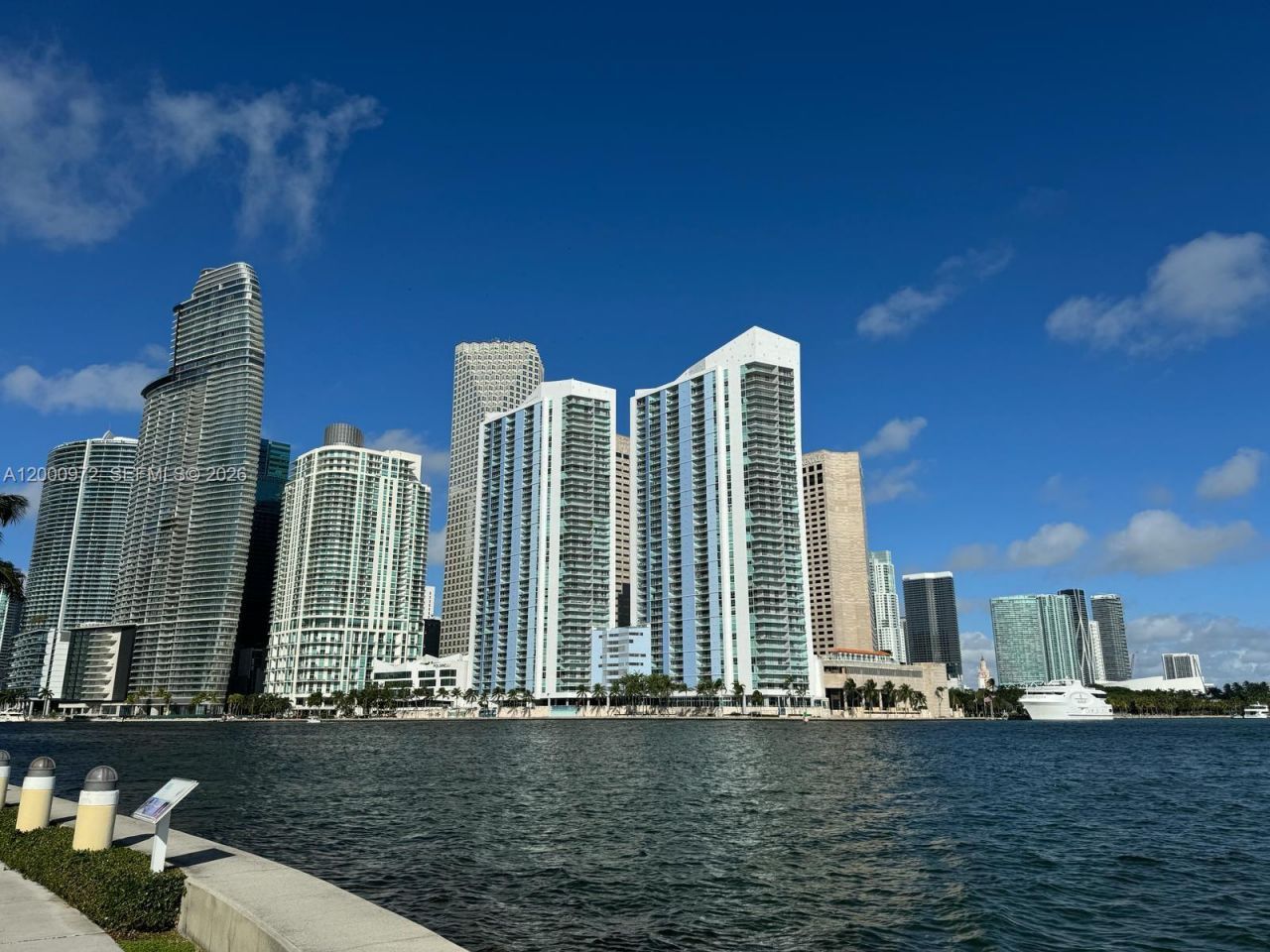 325 Biscayne Blvd, Unit 2523, Miami, FL 33131 Photo