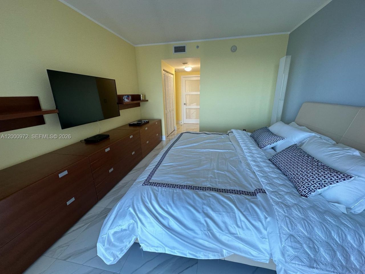 325 Biscayne Blvd, Unit 2523, Miami, FL 33131 Photo