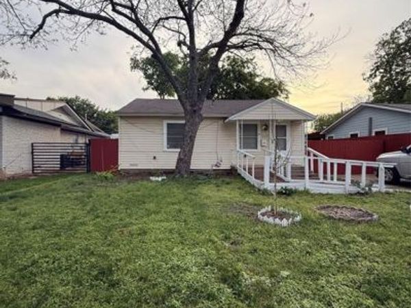 217 14th Street , Grand Prairie, TX 75050