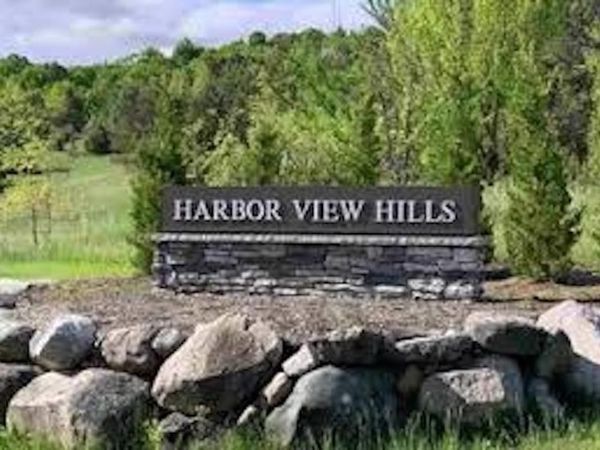 386 Harbor View Lane, Petoskey, MI 49770