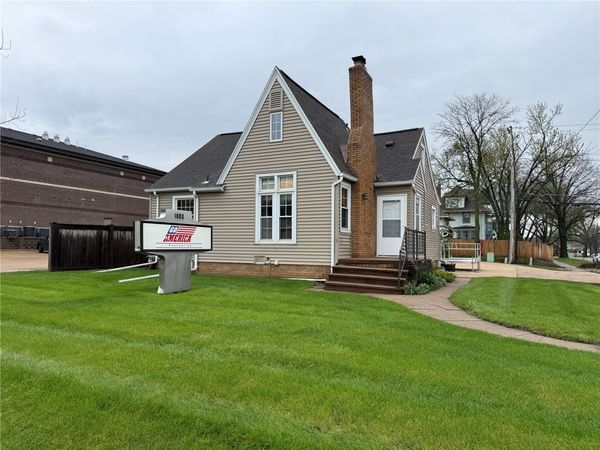 1803 1st Avenue SE, Cedar Rapids, IA 52402