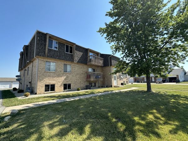 2390 Bicentennial Avenue , Unit 4, Crest Hill, IL 60403