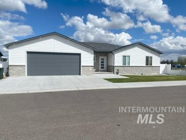 830 Salmon Dr, Heyburn, ID 83336