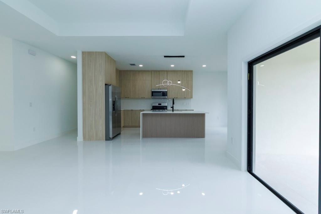 402 Thompson Ave, Lehigh Acres, FL 33972 Photo