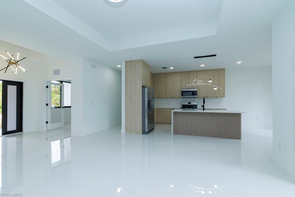 402 Thompson Ave, Lehigh Acres, FL 33972 Photo