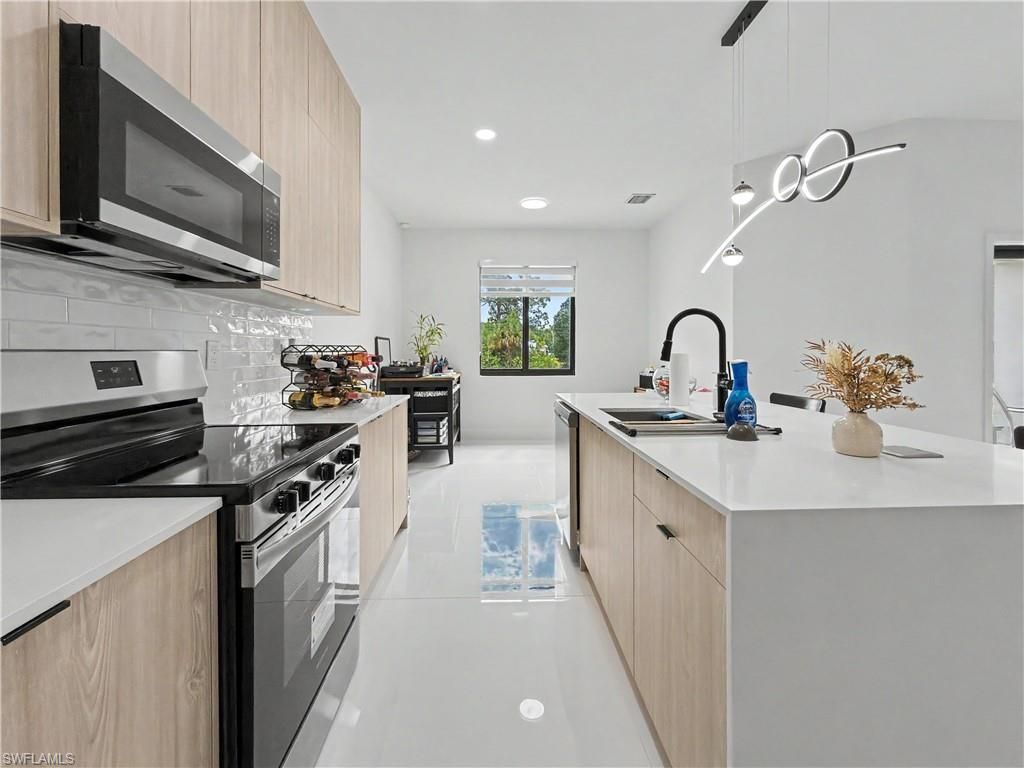 402 Thompson Ave, Lehigh Acres, FL 33972 Photo