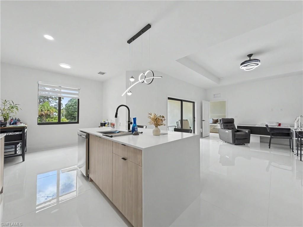 402 Thompson Ave, Lehigh Acres, FL 33972 Photo