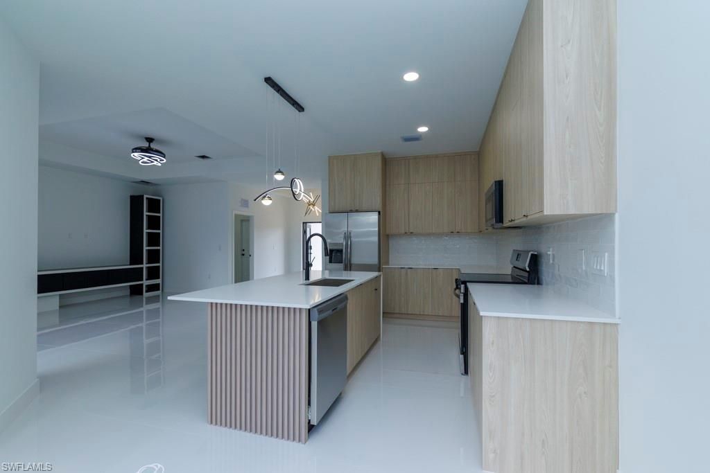 402 Thompson Ave, Lehigh Acres, FL 33972 Photo