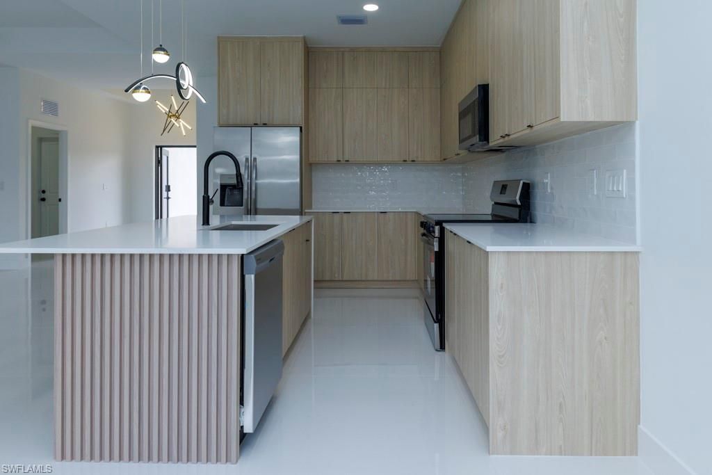 402 Thompson Ave, Lehigh Acres, FL 33972 Photo