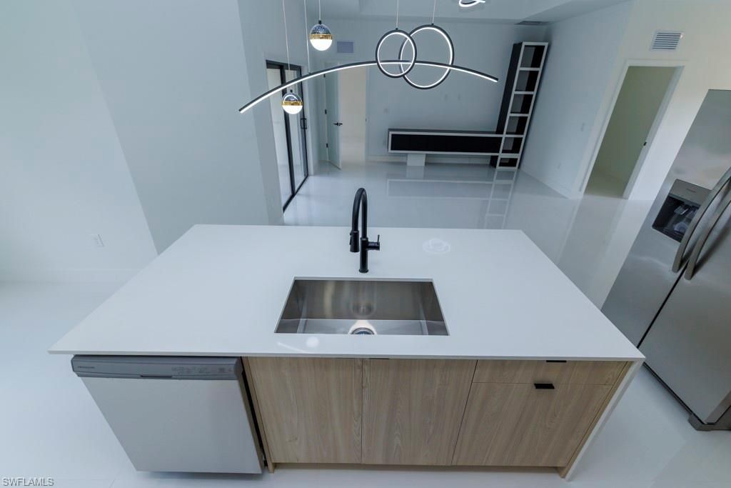 402 Thompson Ave, Lehigh Acres, FL 33972 Photo