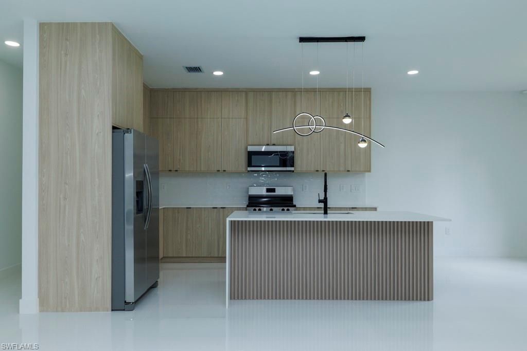 402 Thompson Ave, Lehigh Acres, FL 33972 Photo