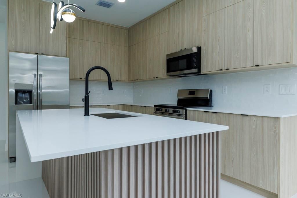 402 Thompson Ave, Lehigh Acres, FL 33972 Photo