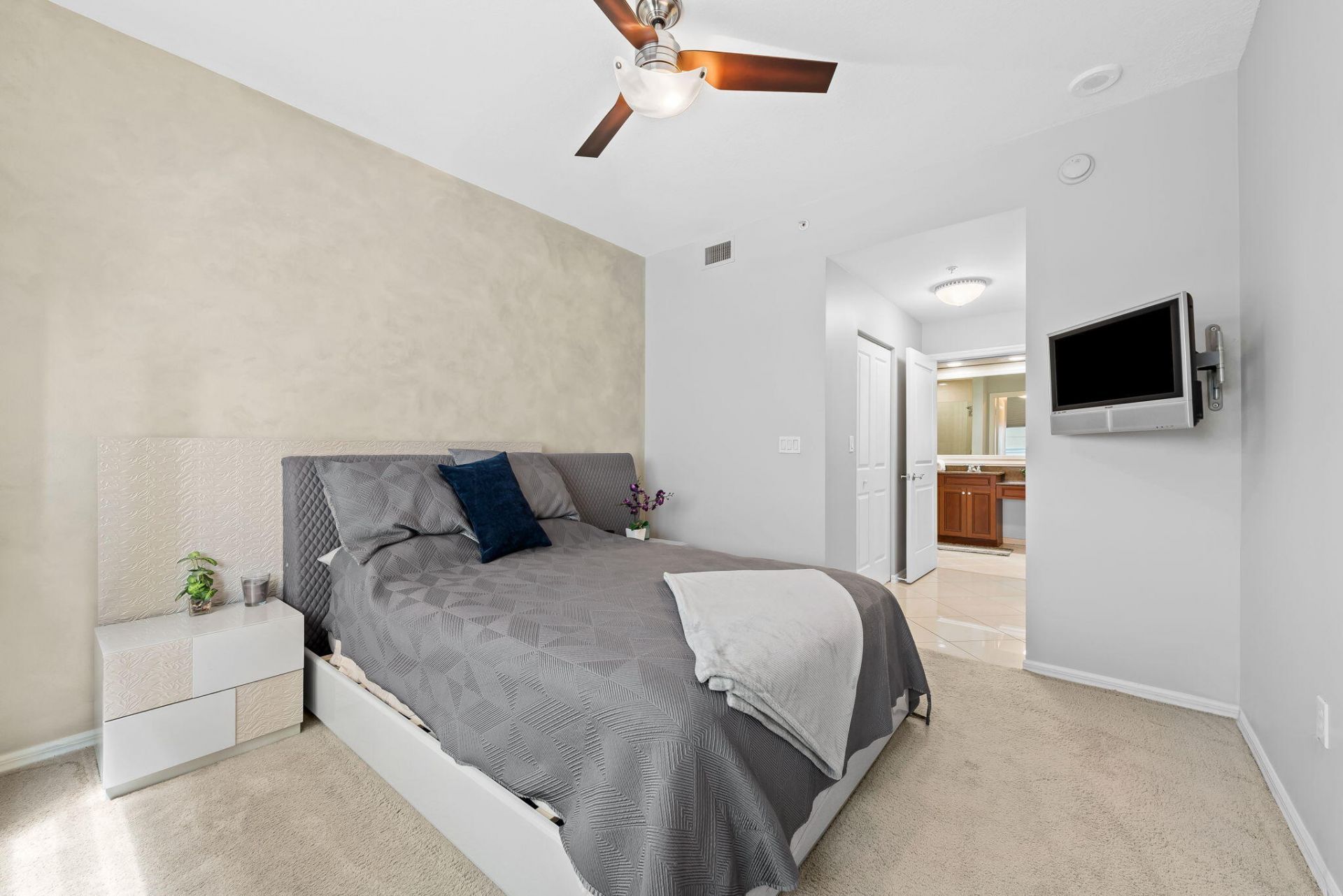 347 N New River Dr Drive E, Unit 405, Fort Lauderdale, FL 33301 Photo