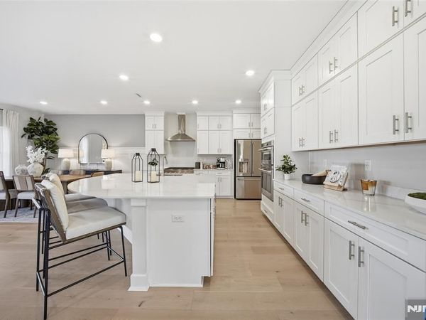 18 Arlington Place, OAKLAND, NJ 07036