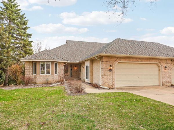 10395 Fawns Way, Eden Prairie, MN 55347