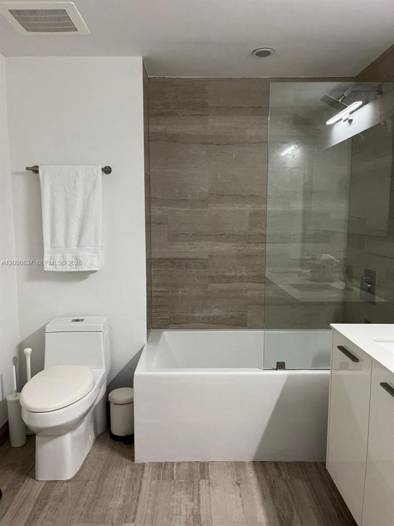 1300 Brickell Bay Dr, Unit 2307, Miami, FL 33131 Photo