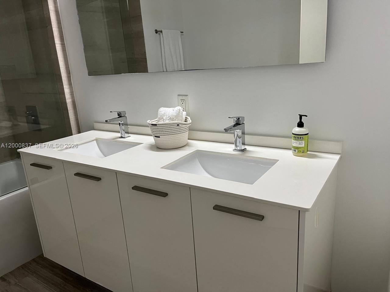 1300 Brickell Bay Dr, Unit 2307, Miami, FL 33131 Photo