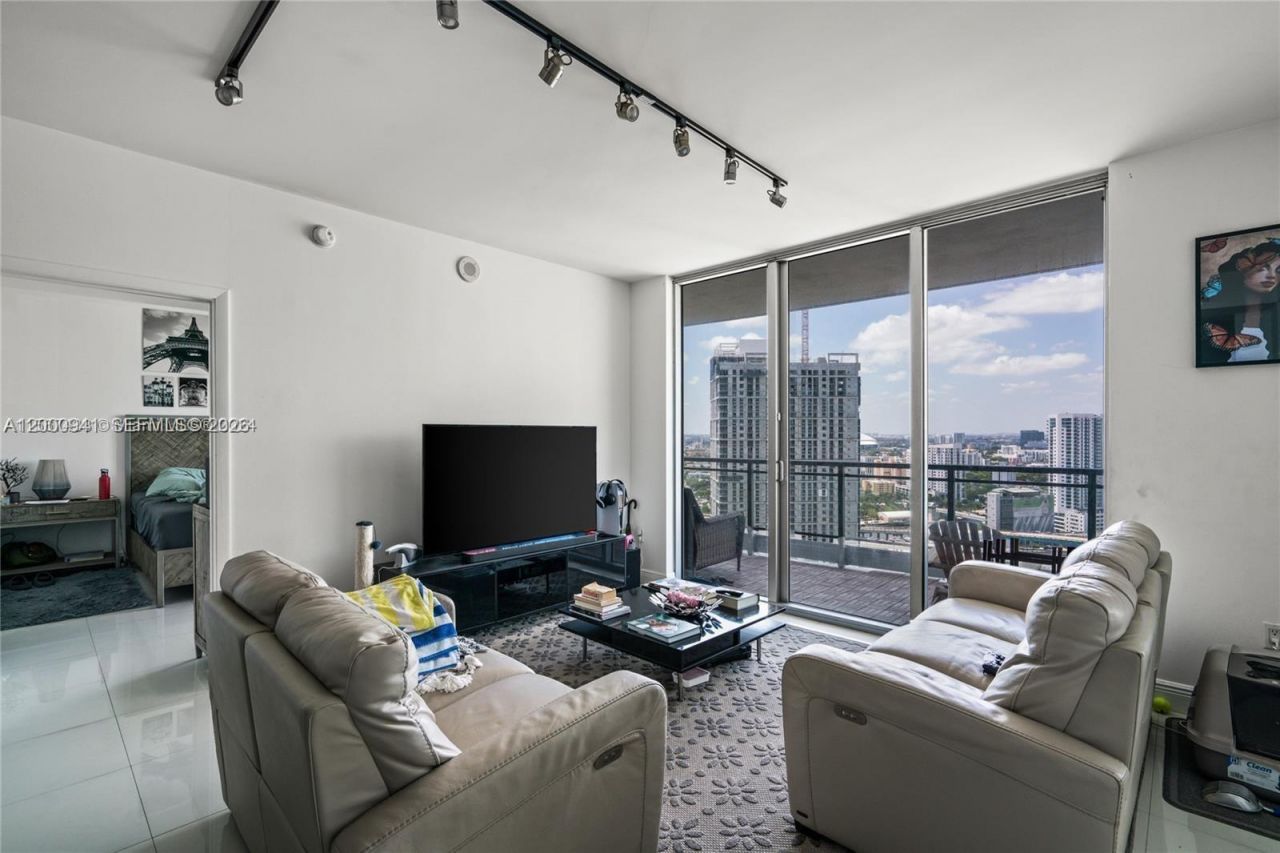 90 SW 3rd St, Unit 2908, Miami, FL 33130 Photo