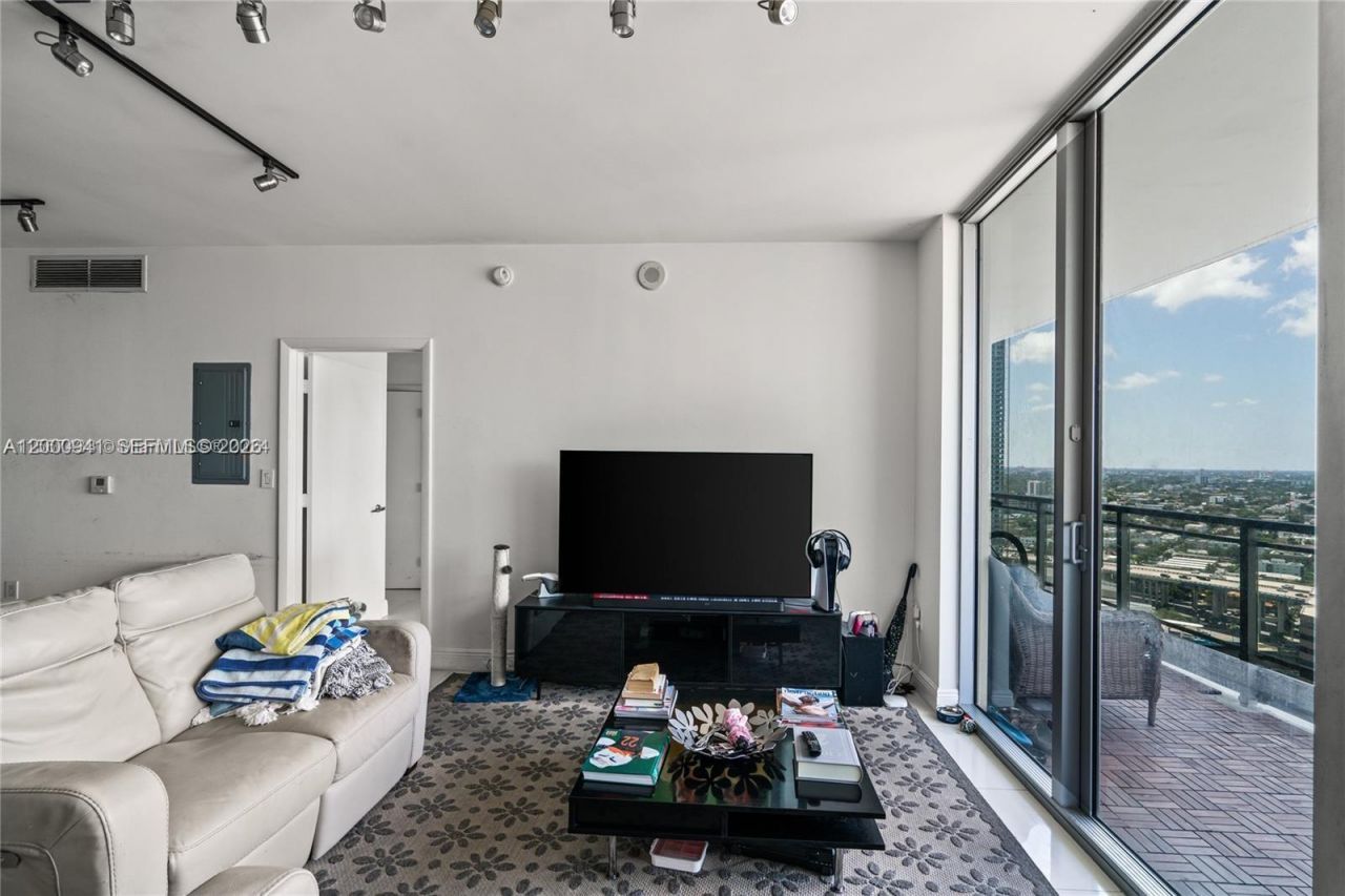 90 SW 3rd St, Unit 2908, Miami, FL 33130 Photo